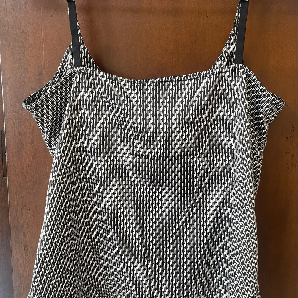 New York & company spaghetti strap tank top - Image 4