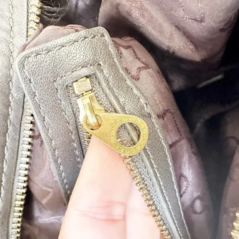 MARC MARC JACOBS Totally Turnlock Shine Lil Shifty Duffle Purse Detachable Strap - Image 6