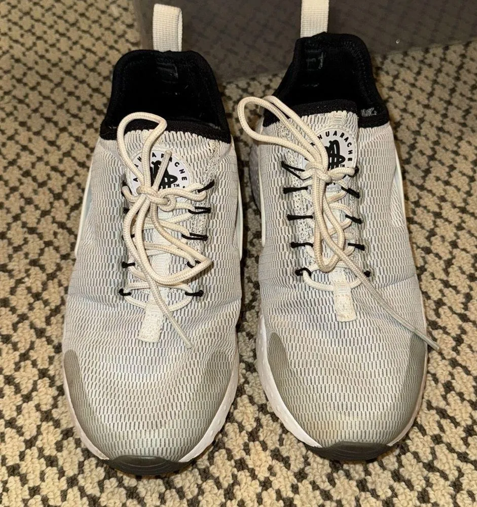 Women’s Nike air huarache sneakers - Image 2