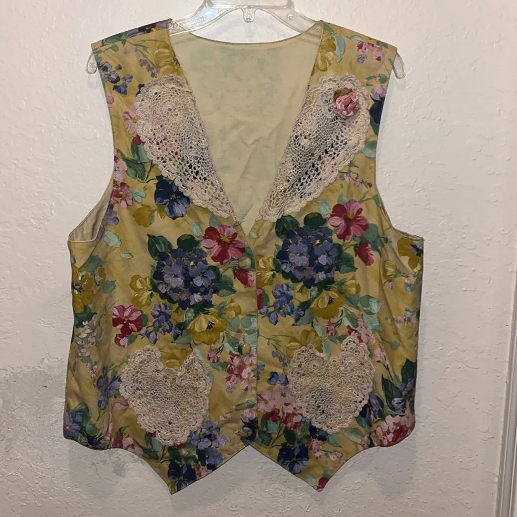 Vintage Floral Vest Lace Embellished Crochet Heart Yellow Size XL - Image 3
