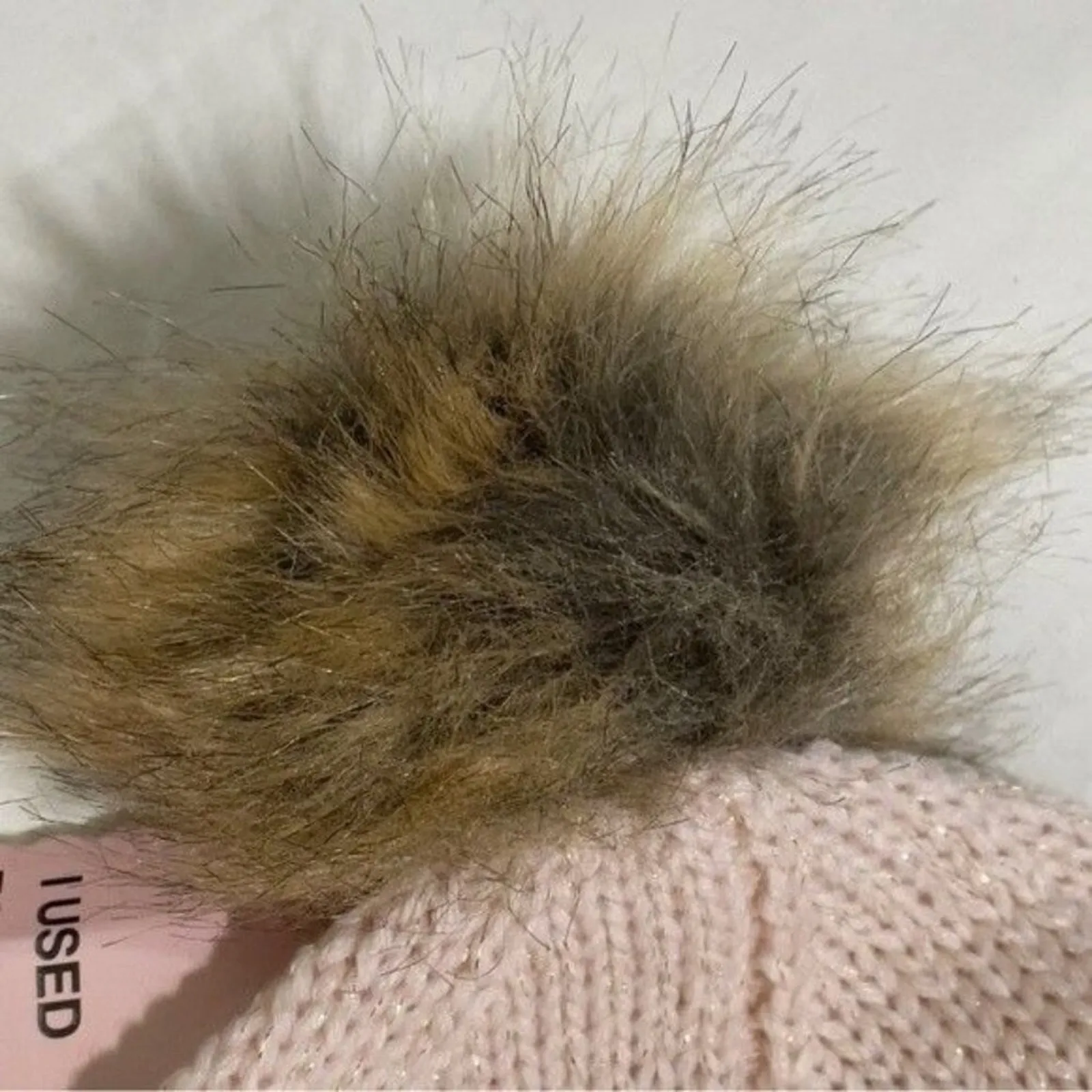 Serra Pink Knit Beanie Metallic Gold Threads and Faux Fur Pom Pom NWT - Image 4