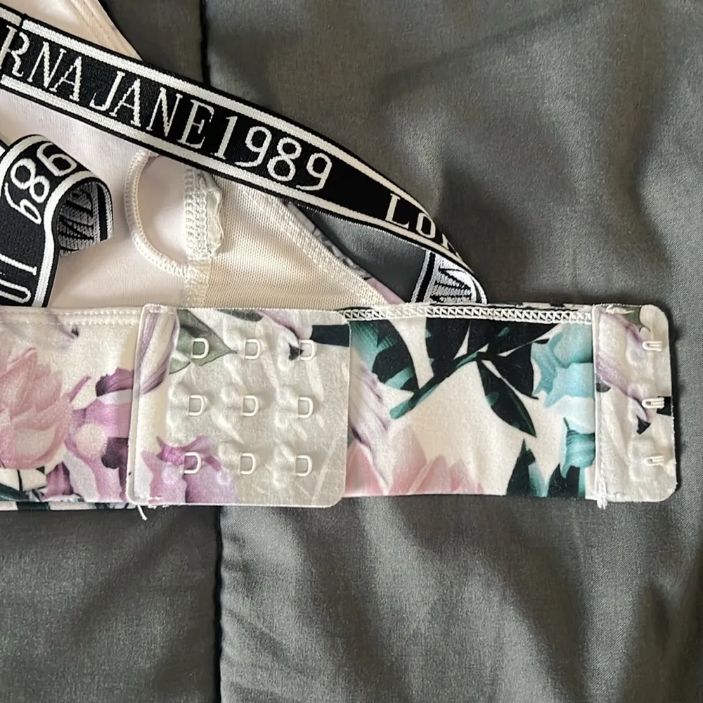 Lorna Jane Floral Sports Bra *Estimated Size XS - Image 3