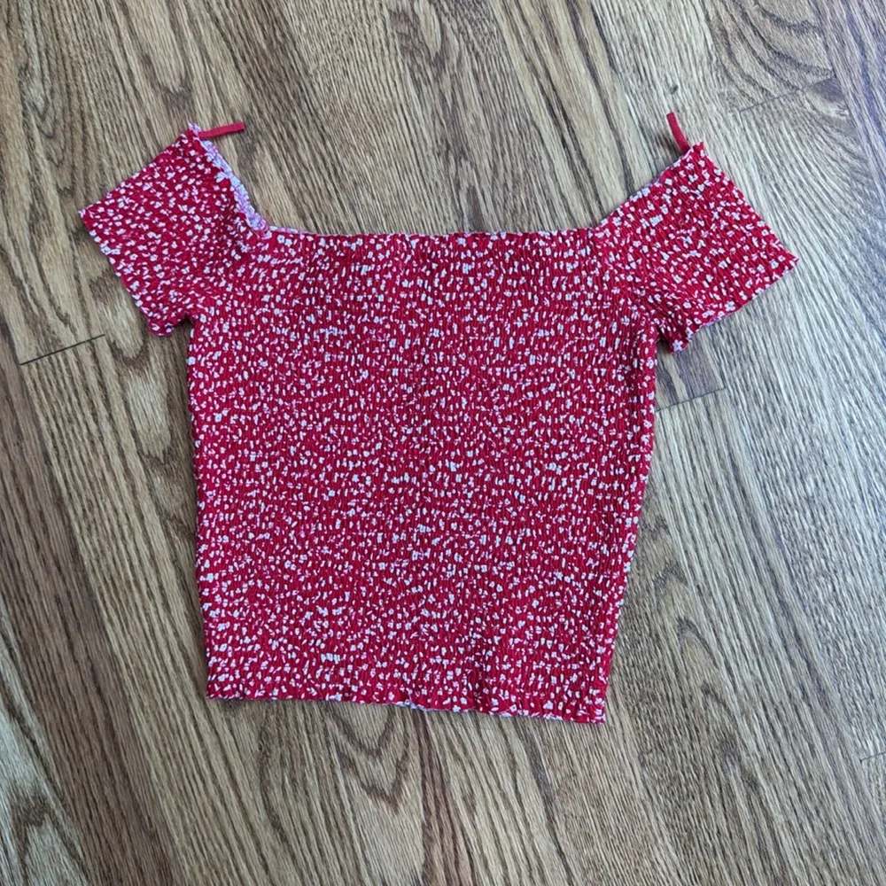 Garage short sleeve, smocked crop top - Image 2