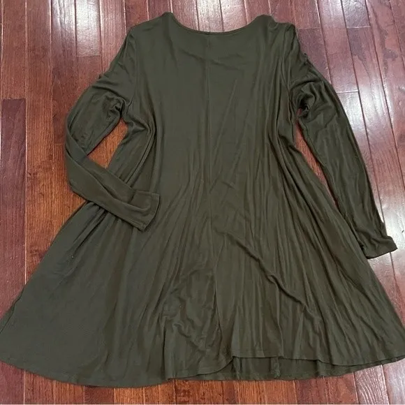 Long sleeve army green swing dress with pockets size small - Image 4