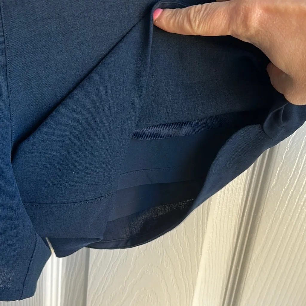 LuluLemon Women's Navy Shorts - Image 3