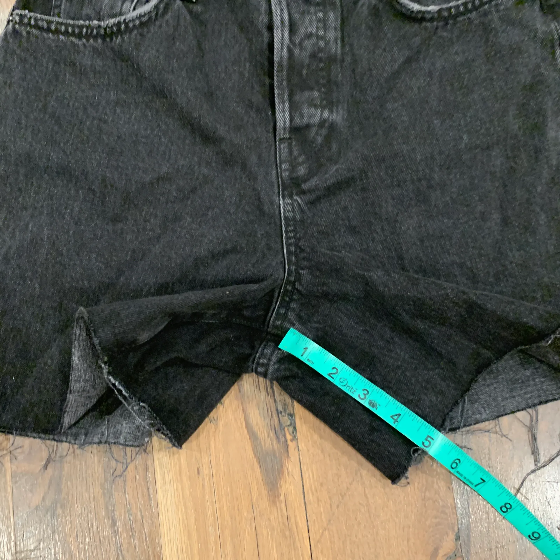 BDG NWT 90s Hi Rise Distressed Shorts Size 28 - Image 10