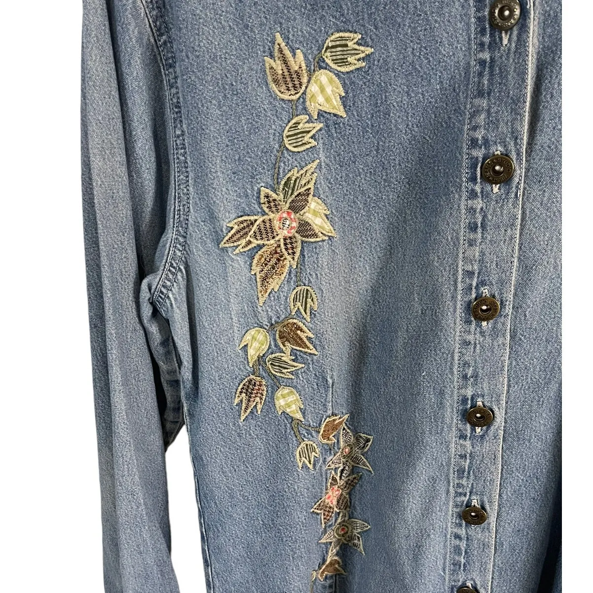 Stuido West Vintage 90s Size Medium Emboridered Floral Denim Button Up‎ Shirt - Image 5