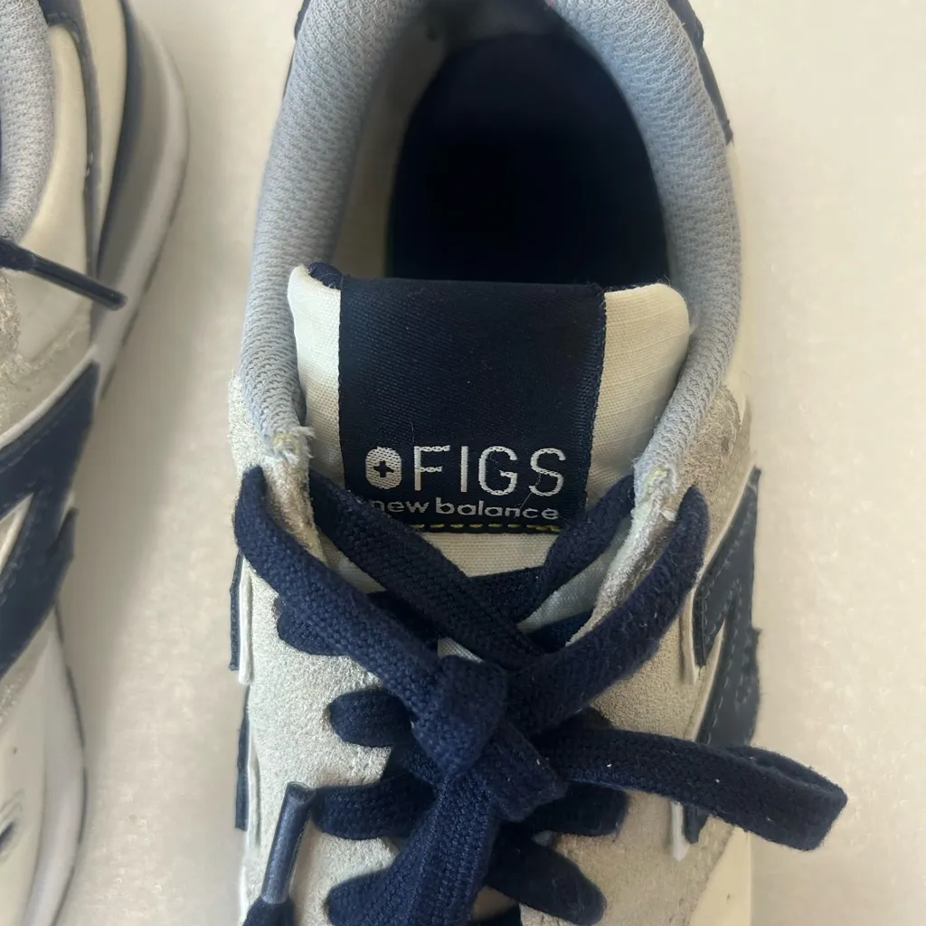 New Balance Women's Sneakers - Navy and Cream - Image 12