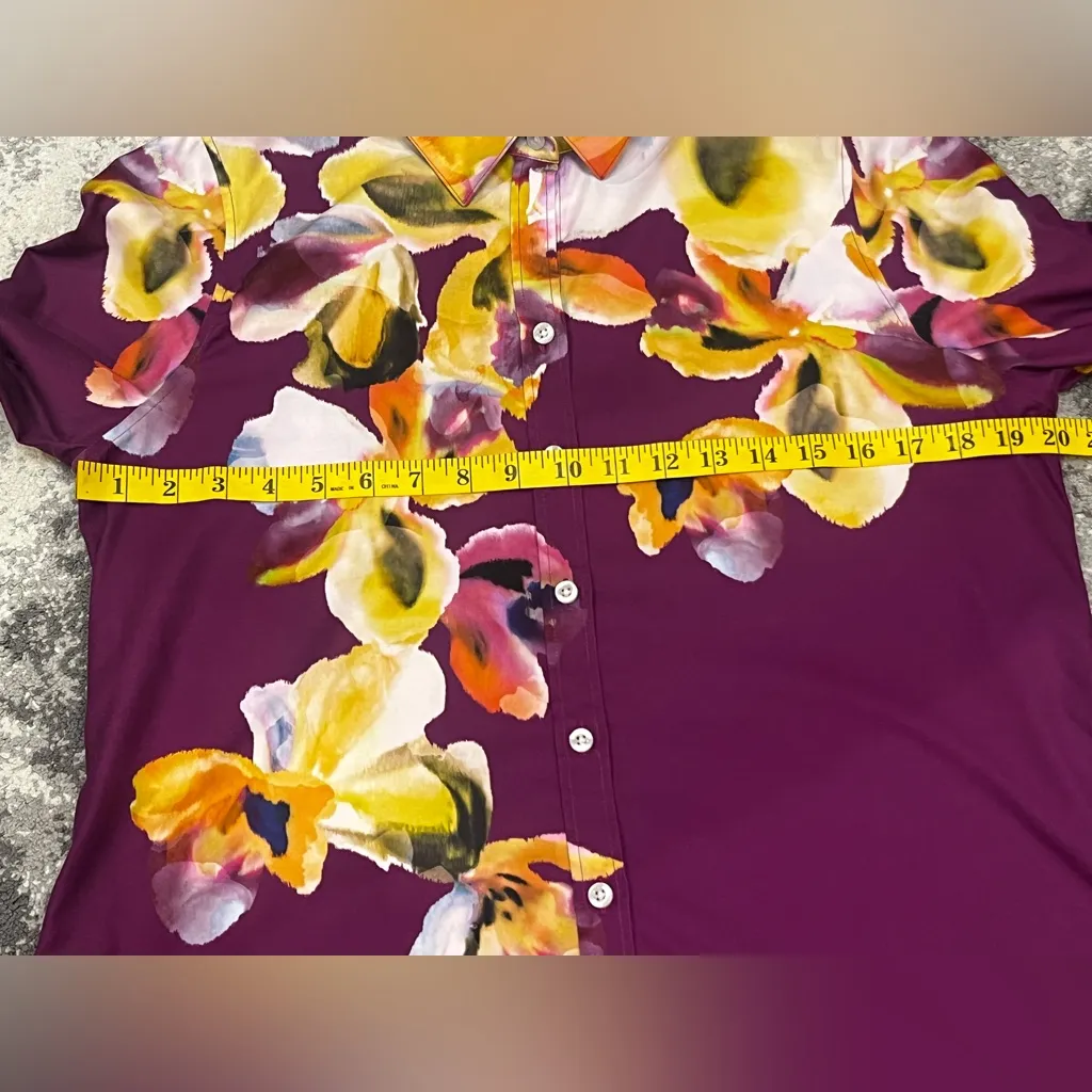 Chico's No Iron Stretch Botanical Shirt in a "Sweet Berry" Size 0.5 or U.S 6 - Image 10