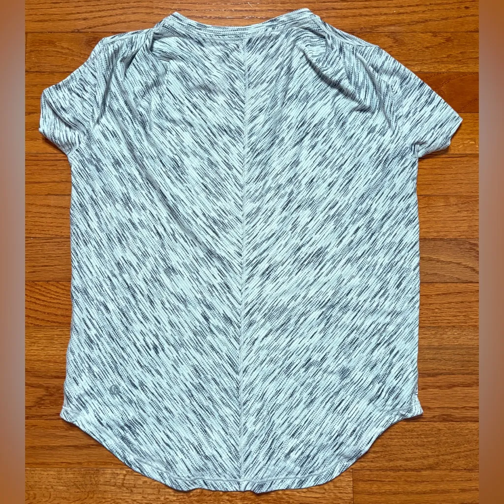 Lululemon Heathered‎ Gray Top Size Est. 10 EUC - Image 2