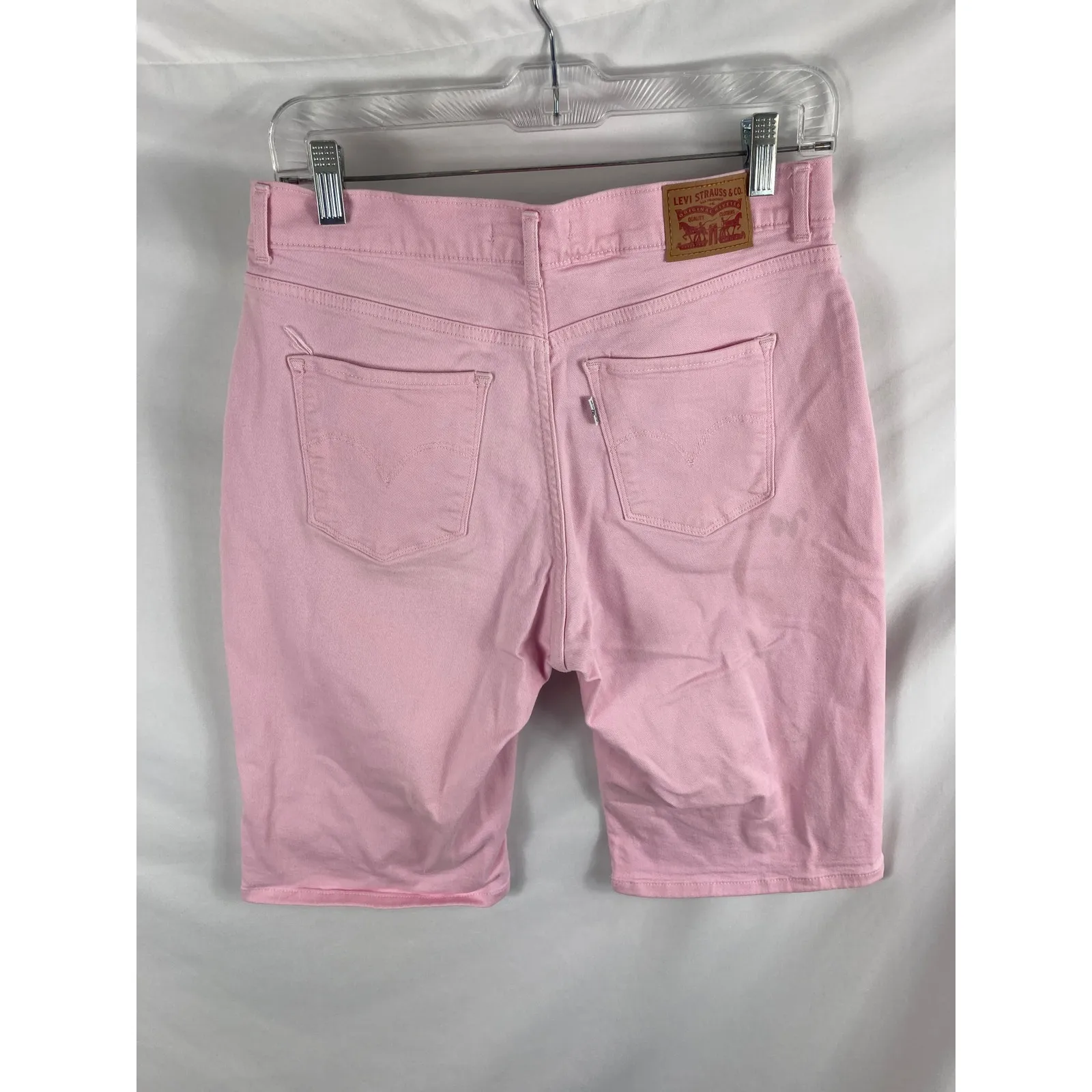 Levis Pink Denim Bermuda Short Size 28 - Image 4