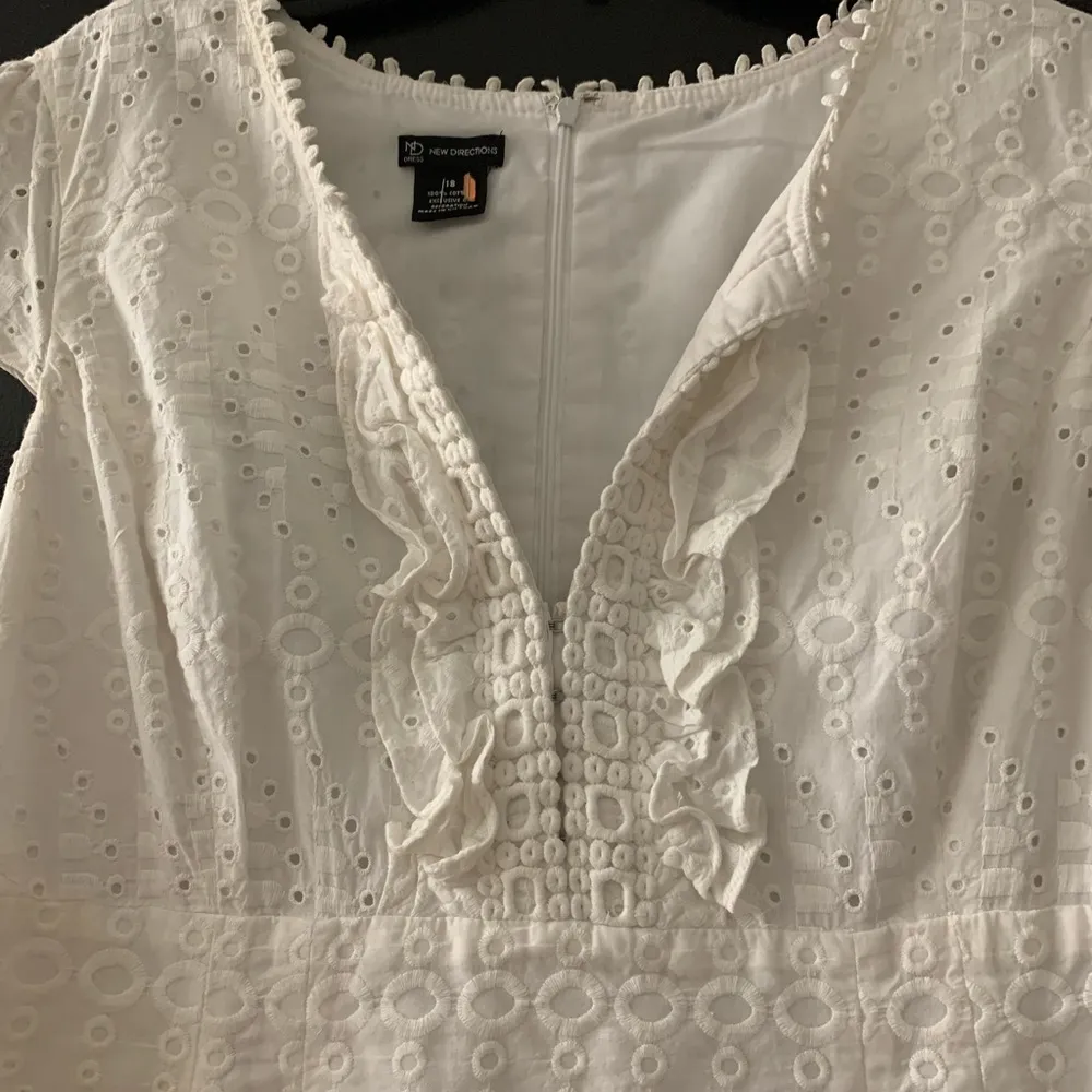 White eyelet dress Size 18 - Image 2