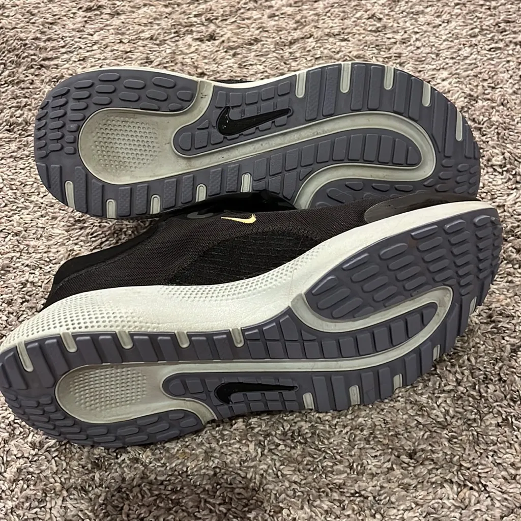 Nike React Escape Women’s Road Running Shoes CV3817005 SIZE 9 black grey gold - Image 5