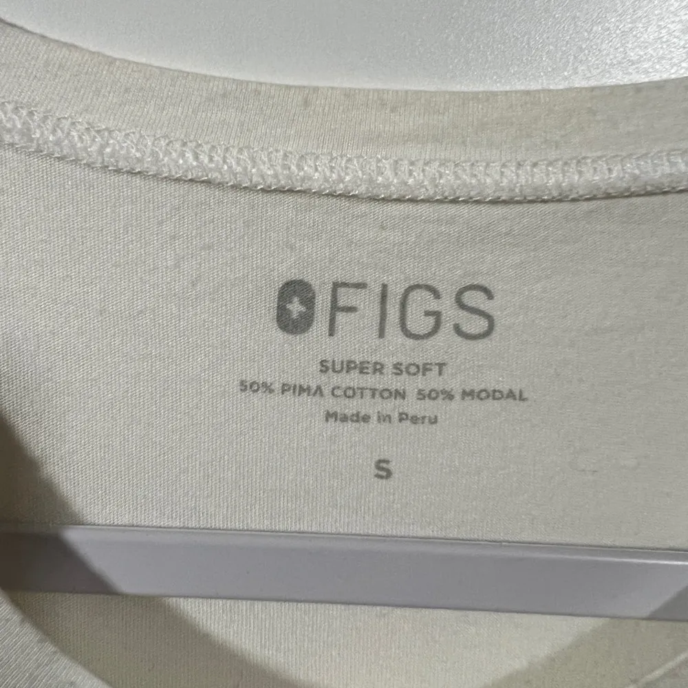 FIGS  Under Scrub Shirt in White Bonehead Size Small Women’s Slight Staining - Image 8