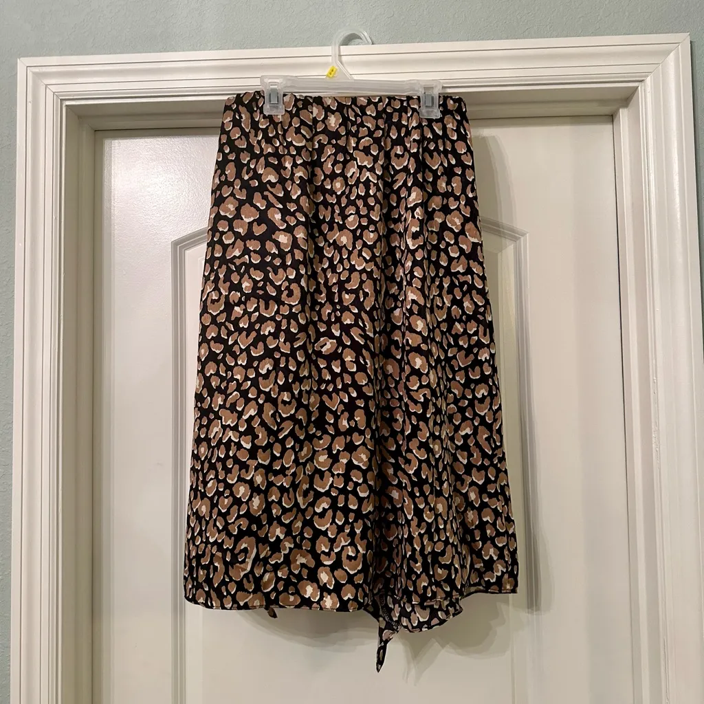 Mittoshop - cheetah print silky skirt with slit and ruffle in the front! 🐆🖤 - Image 6