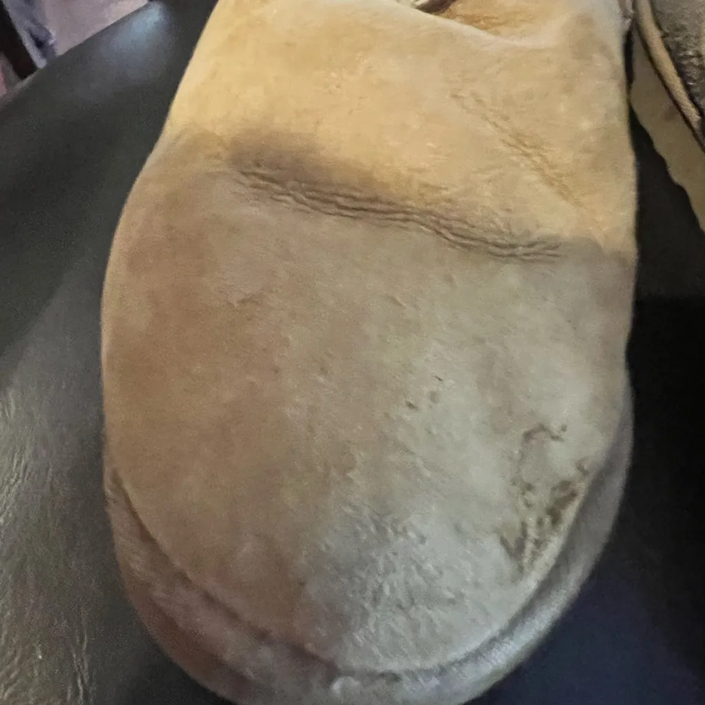 Uggs size W8 light tan - Image 2