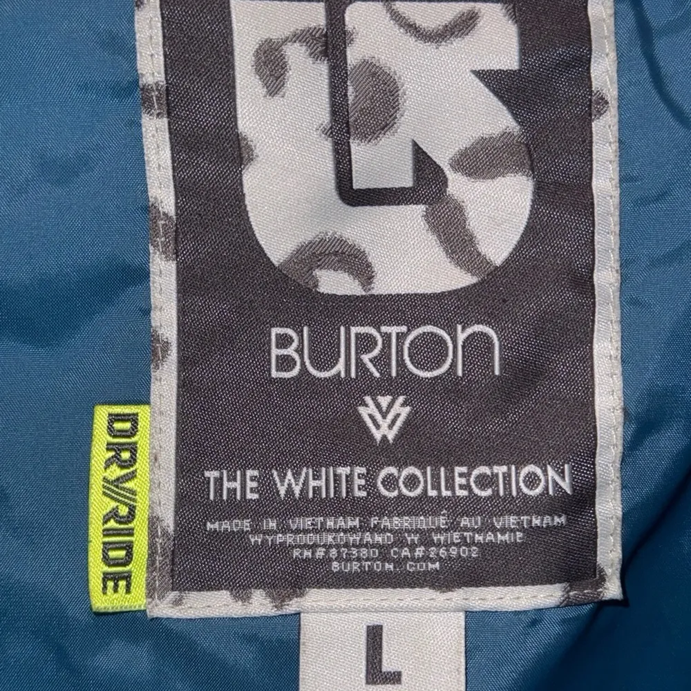 Burton the White Collection Plaid Snowboard Jacket size large - Image 9