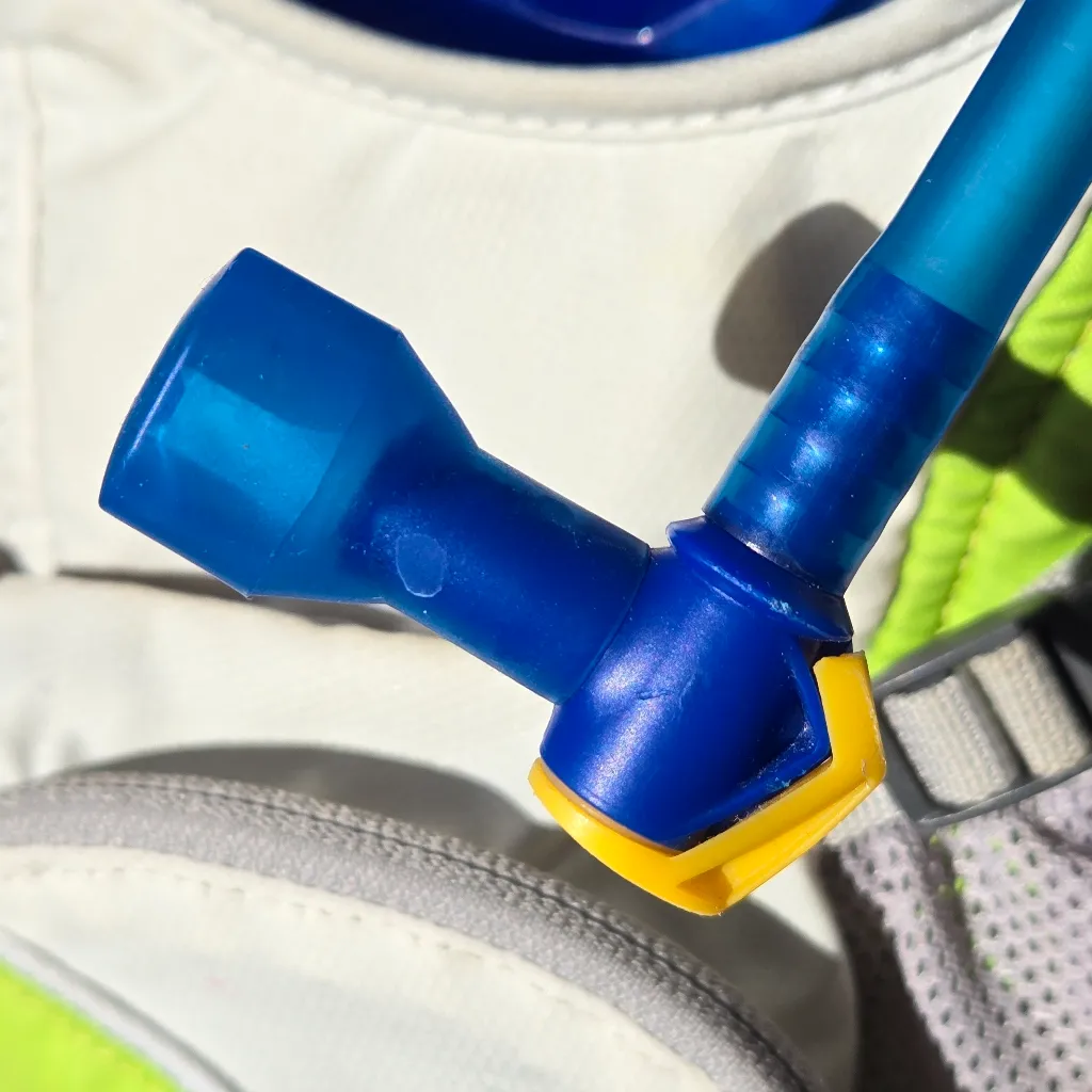 CamelBak aurora women's hydration backpack 2 Ltr Green - Image 5