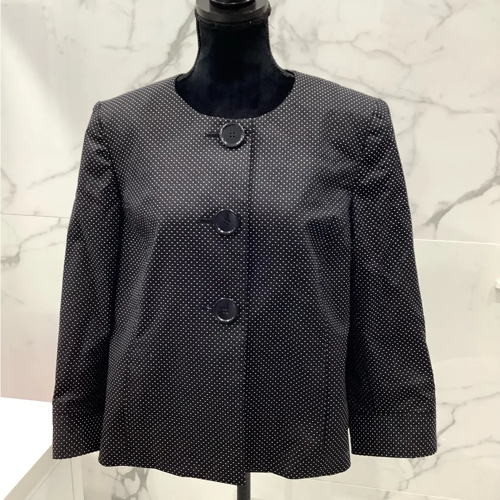 The most ATTRACTIVE &CUTE jacket 🖤🤍🖤🤍🖤 - Image 4