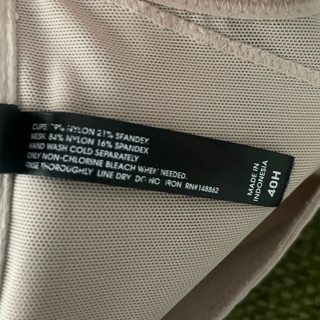 Torrid  Plus Size Bra 40H Front Closing - Image 8