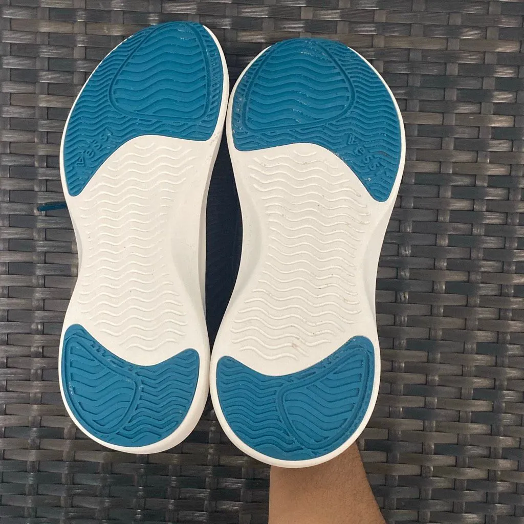 Vessi Everyday move sneakers women’s size 9 Black - Image 6