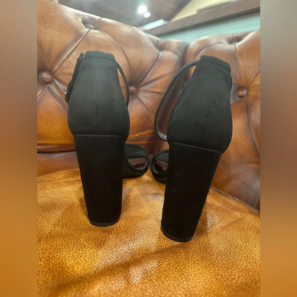 NWOTChelsea Moreland Marvel black side buckle, slightly padded toe faux suede 4” Size 8.5 - Image 7