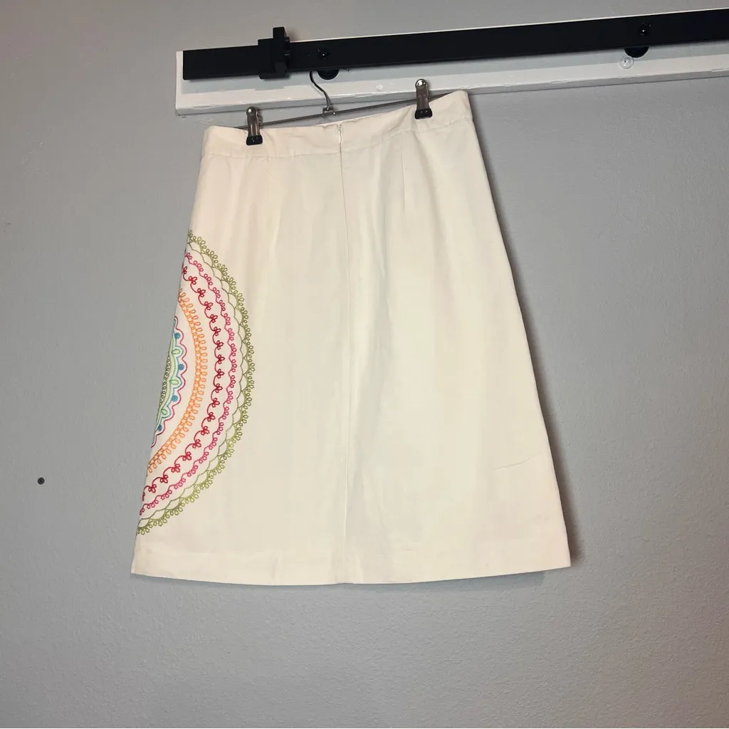 Boden Skirt Knee Length White Embroidered Mandala Sunburst Rainbow Size 6R 6 Green - Image 5
