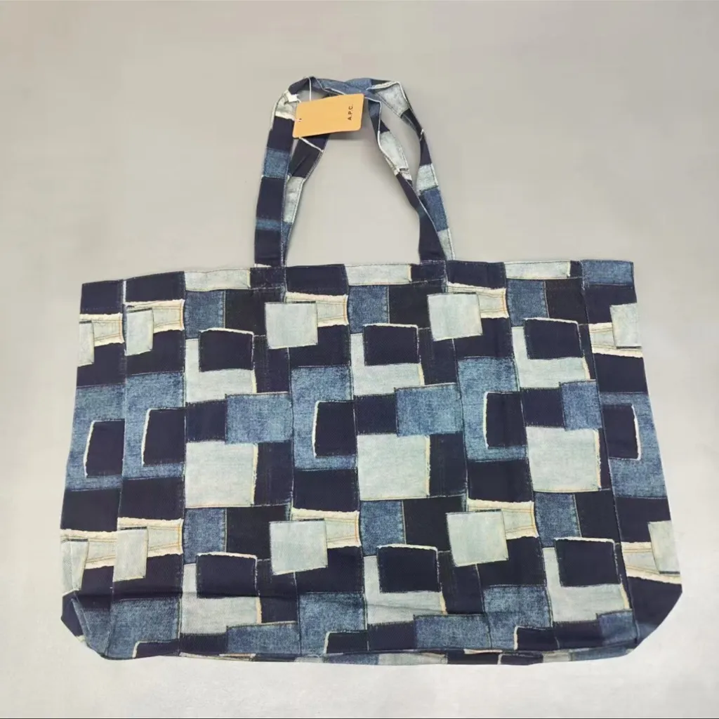 A.P.C. Navy and Cream Geometric Tote Blue - Image 2