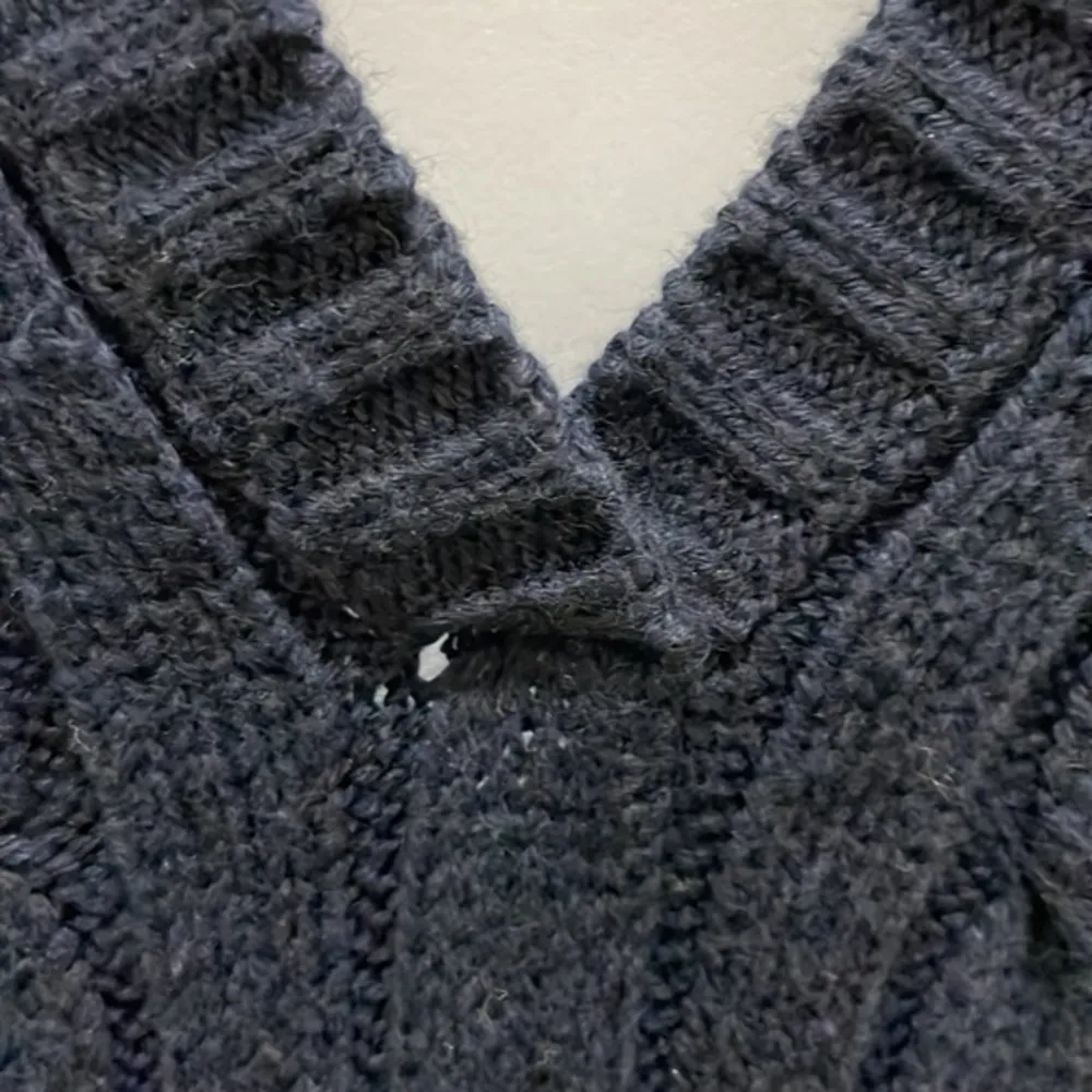 Old Navy Navy Blue Hooded V-Neck Cable Knit Sweater - Image 6