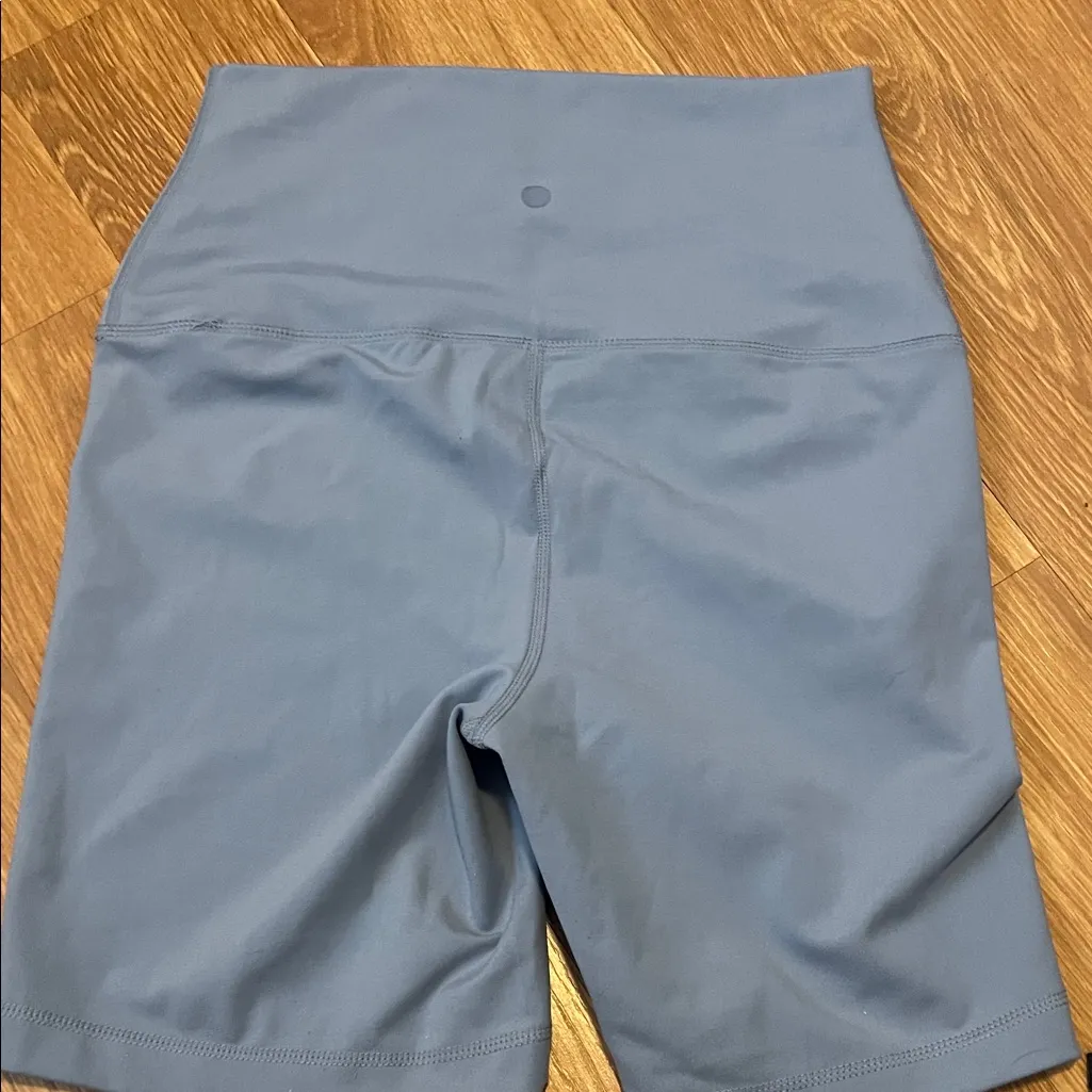 Yogalicious Women's Slate Blue Bike Shorts medium like new - Image 4