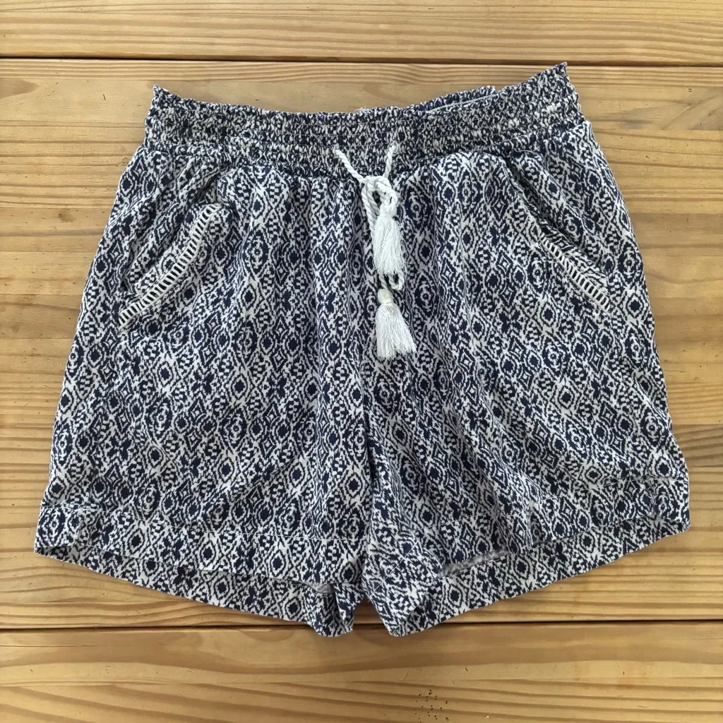 Briggs New York High Waist White and Blue Shorts - Image 3