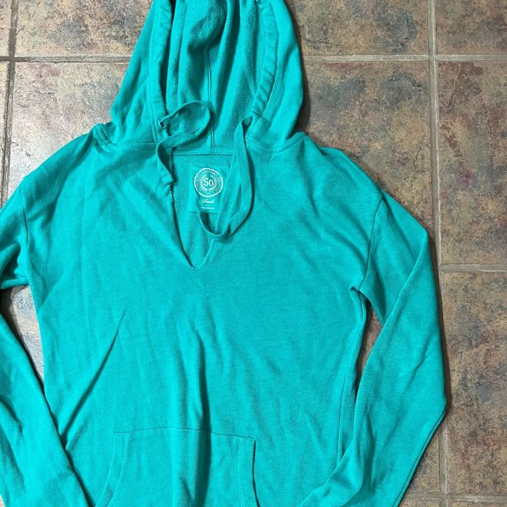 [so] small teal blue high-low sweatshirt - Image 2