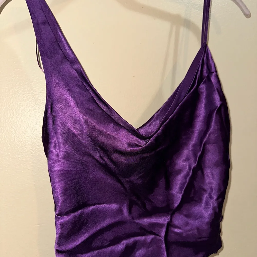 SATIN ASYMMETRIC CROP TOP - Image 5