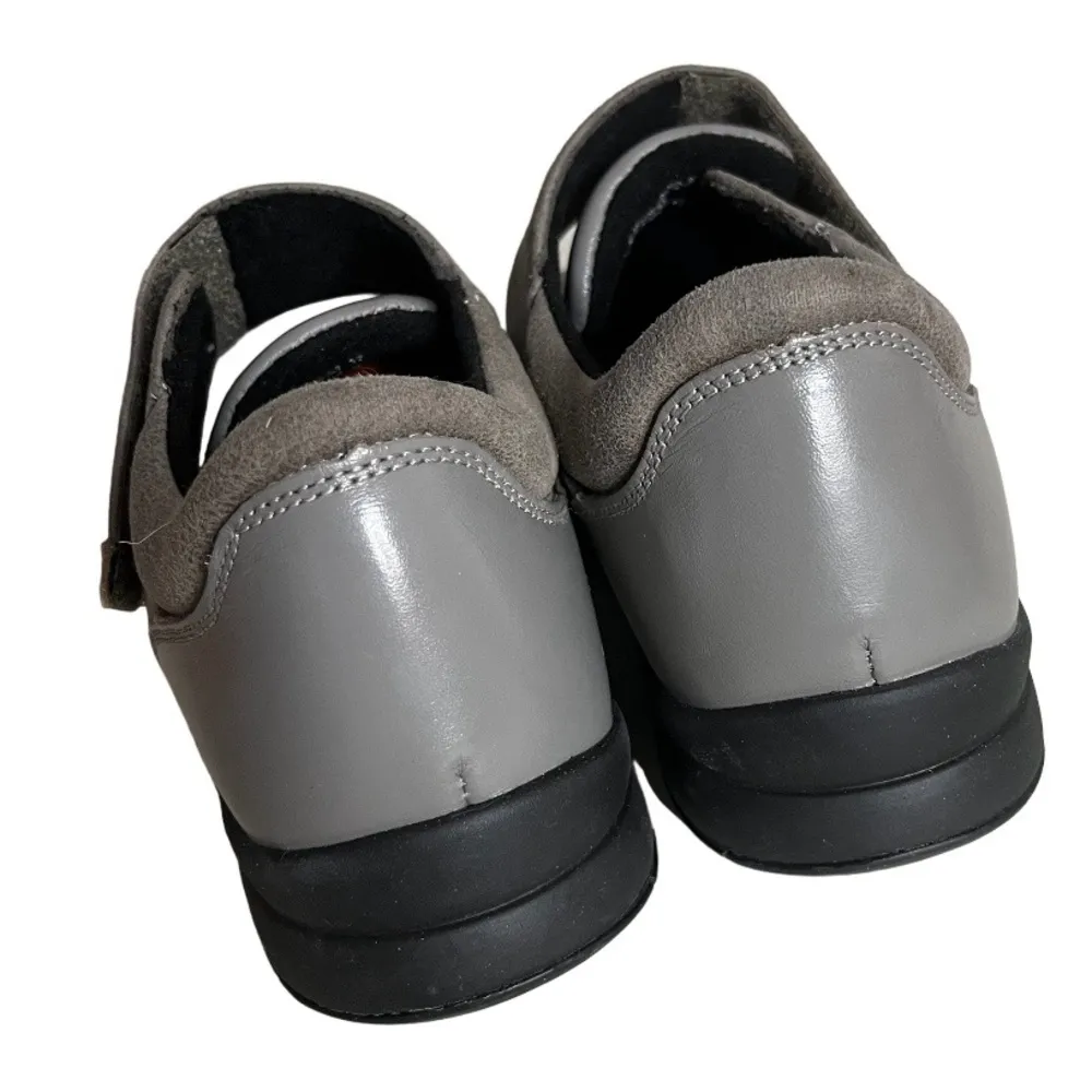 DREW Grey Stretch Leather Shoes Moonwalk Slip On Suede Adjustable Strap Size 6 - Image 5