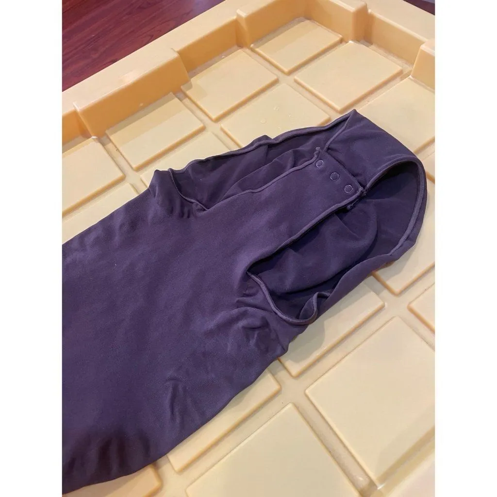 SKIMS BODYSUIT COCOA SIZE SMALL - Image 3