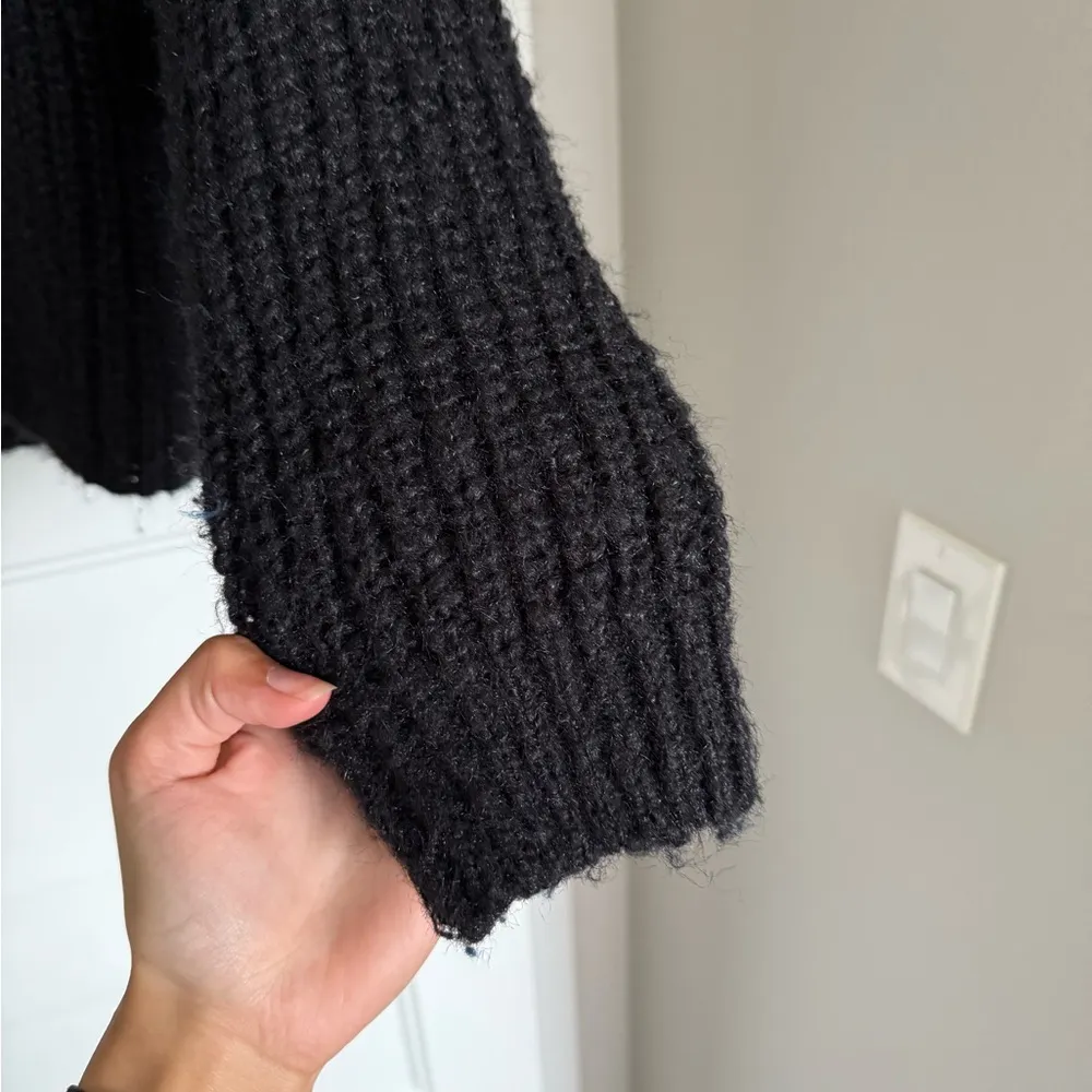 H&M Charcoal Ribbed Turtleneck Sweater - Image 5