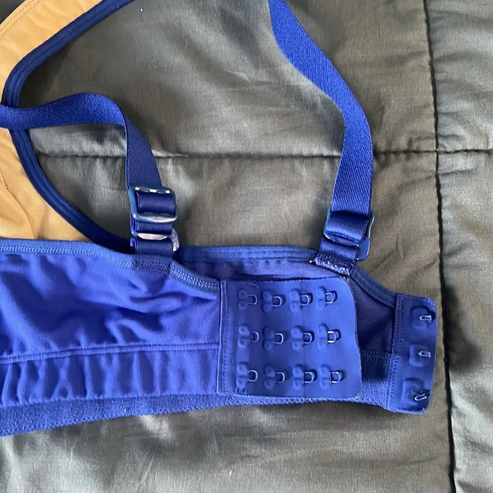 Lululemon Ta Ta Tamer Bra Pigment Blue Size 32C - Image 2