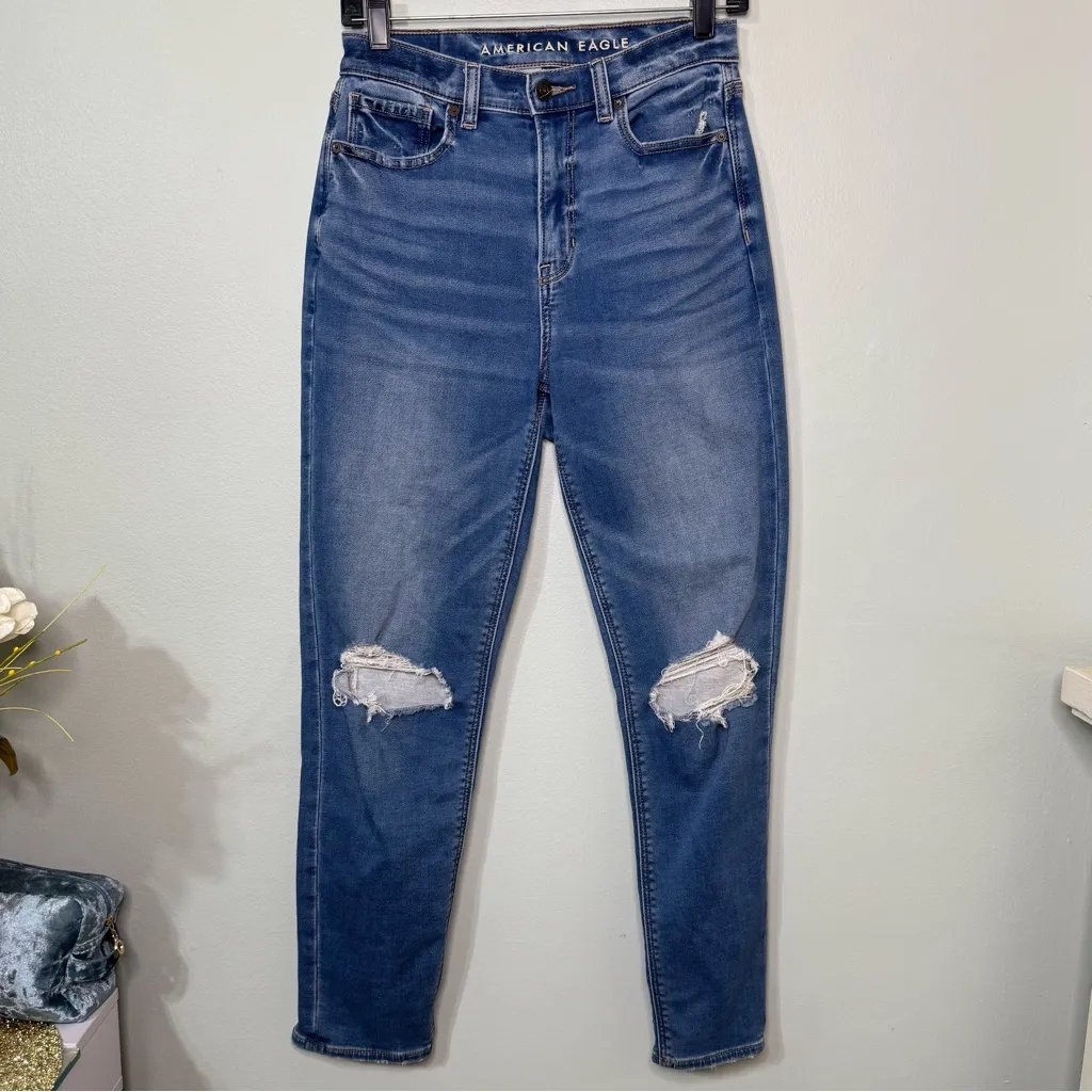 American Eagle Soft Knit High Rise Mom Jeans Distressed Raw Hem Size 2 - Image 4