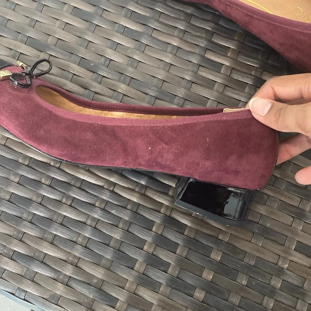 Vionic Mod Daphne pump in burgundy, suede and black patent leather with a bow ac - Image 7