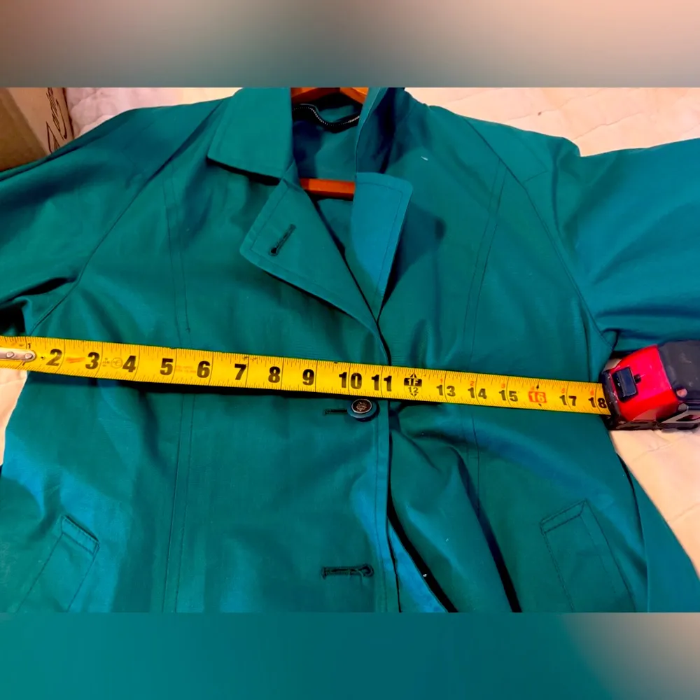 London Fog Green Trench Coat with Notched Lapel and Belted Waist - Image 6