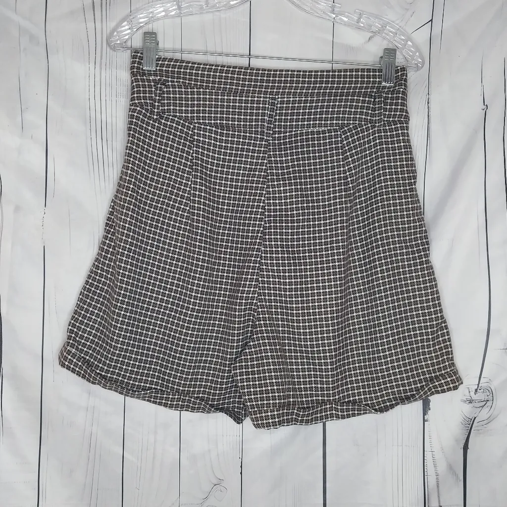Cider Houndstooth Pleated High Waisted Shorts - Image 5