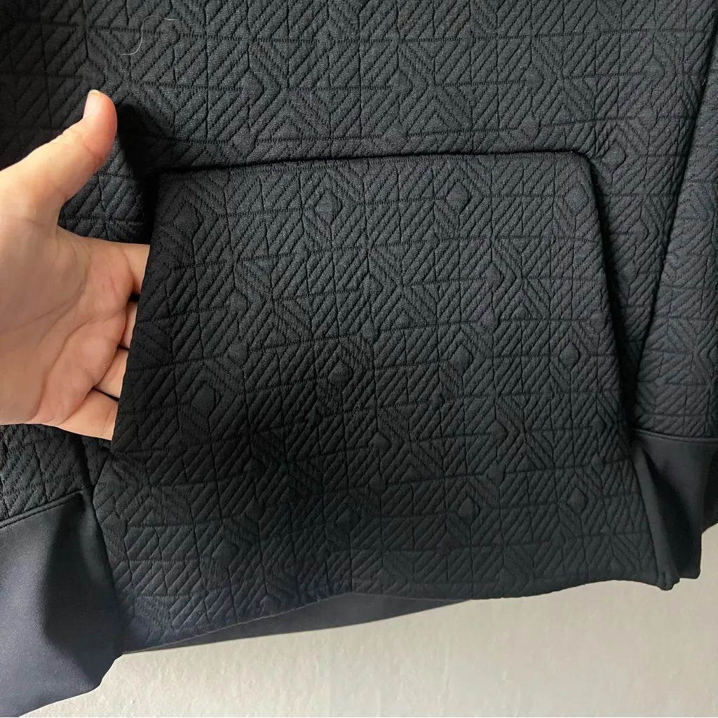 Athleta Black Jacquard Elevation Quilted Pullover Size Small - Image 2