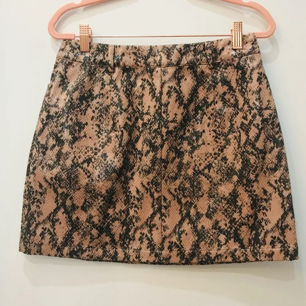 NWT Moon River Boutique snake skin leather skirt sz Medium - Image 2