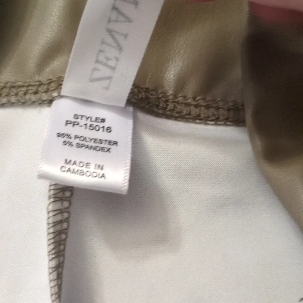 Zenana green taupe faux leather bike shorts size XL - Image 3