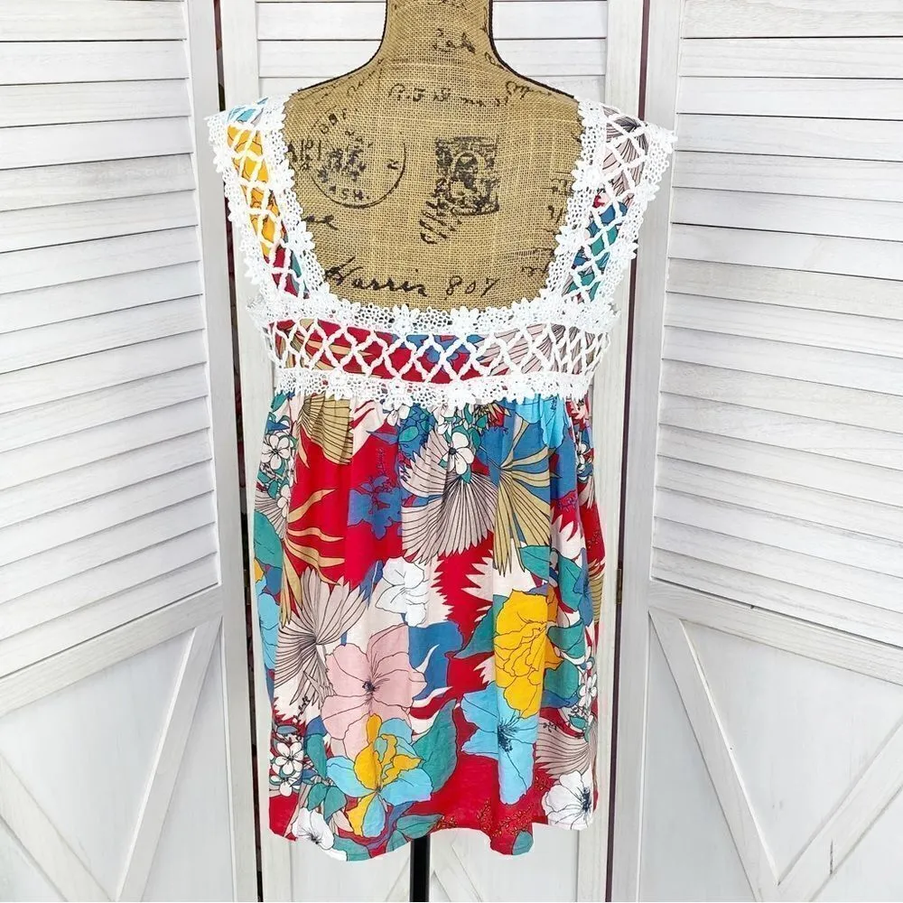 See and Be Seen Floral Crochet Neck Sleeveless Tank Top Red Multi Medium - Image 4