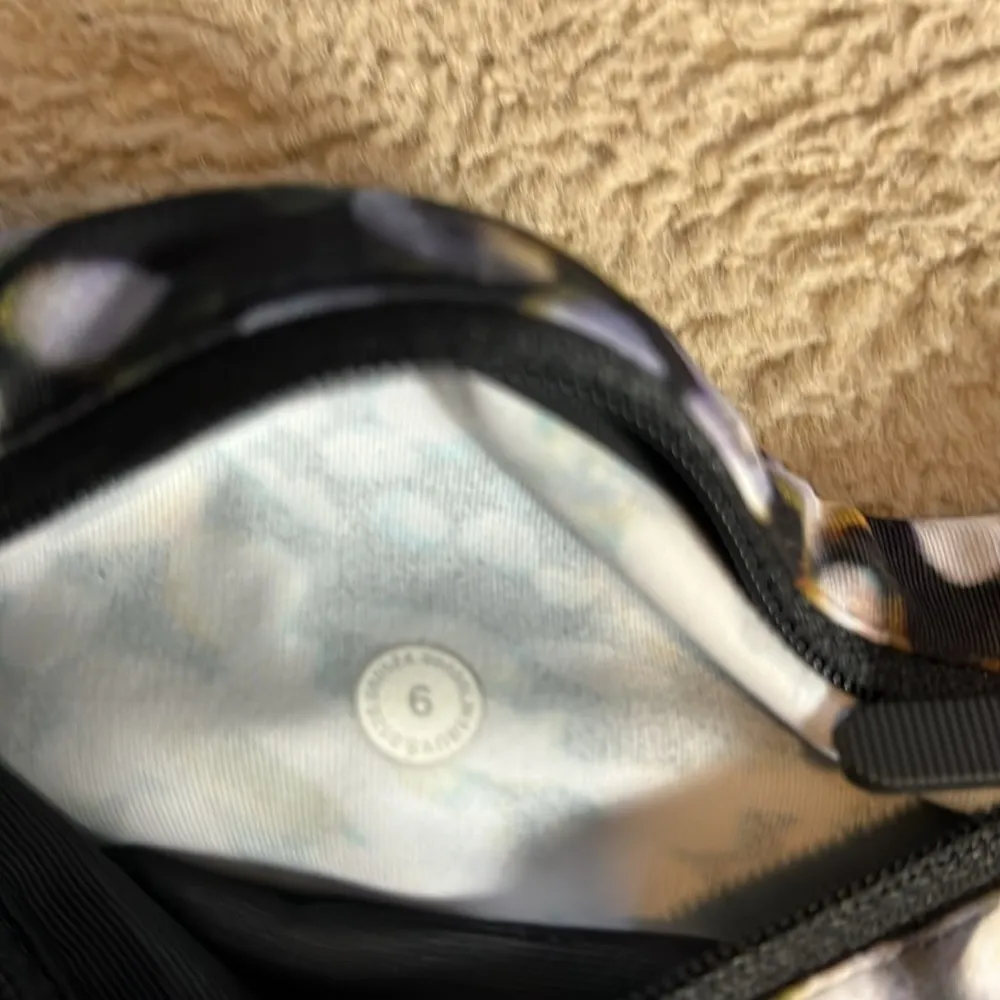 Lululemon Speed Up Tight 28” Full on Luxtreme Color: Metropolis Glow Multi 6 EUC - Image 13