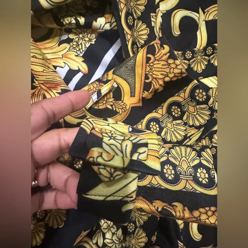 NWT size large baroque trench( best for small medium) - Image 4