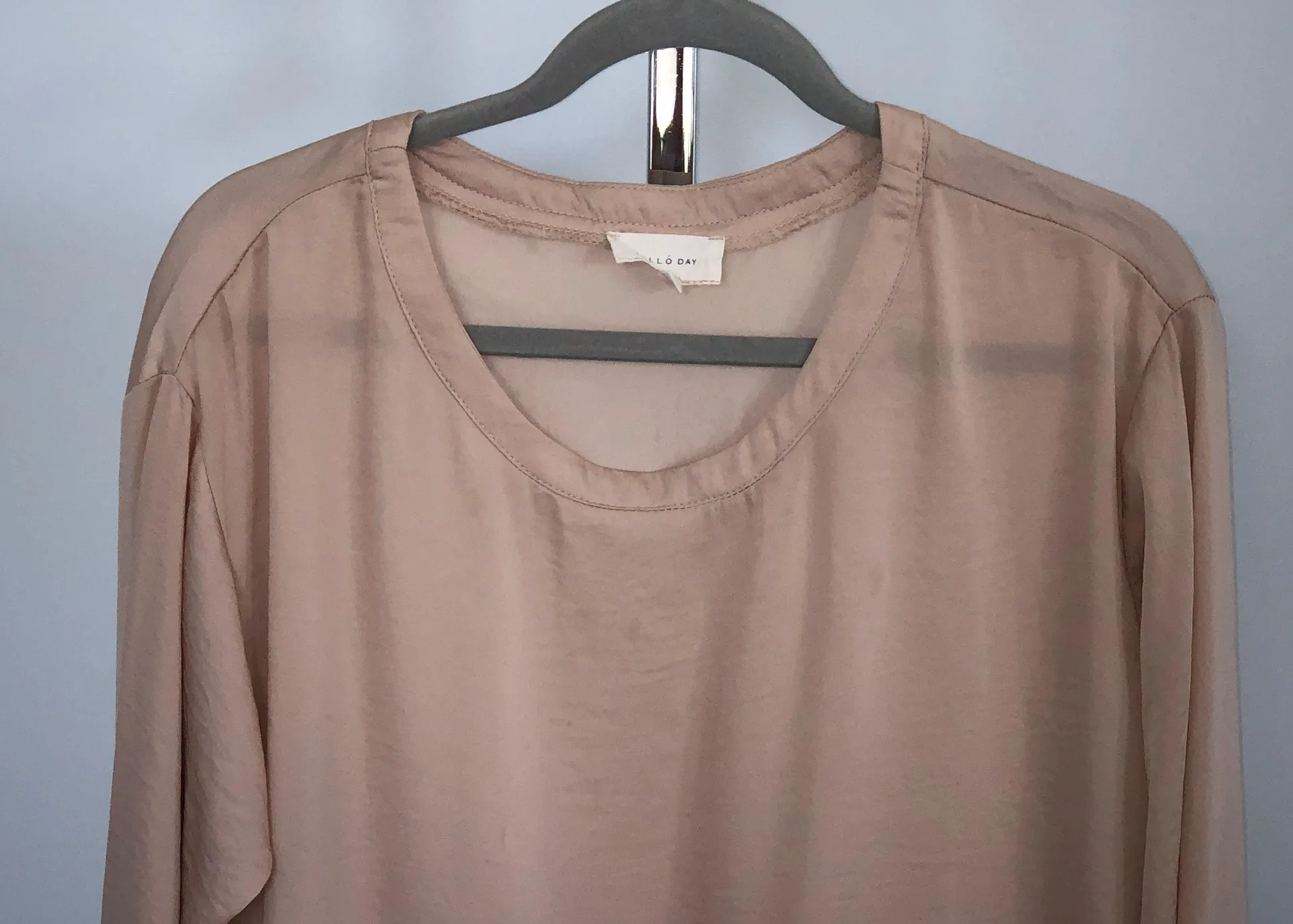 Sz M Beautiful Pale Blush Pink Blouse Top - Image 3