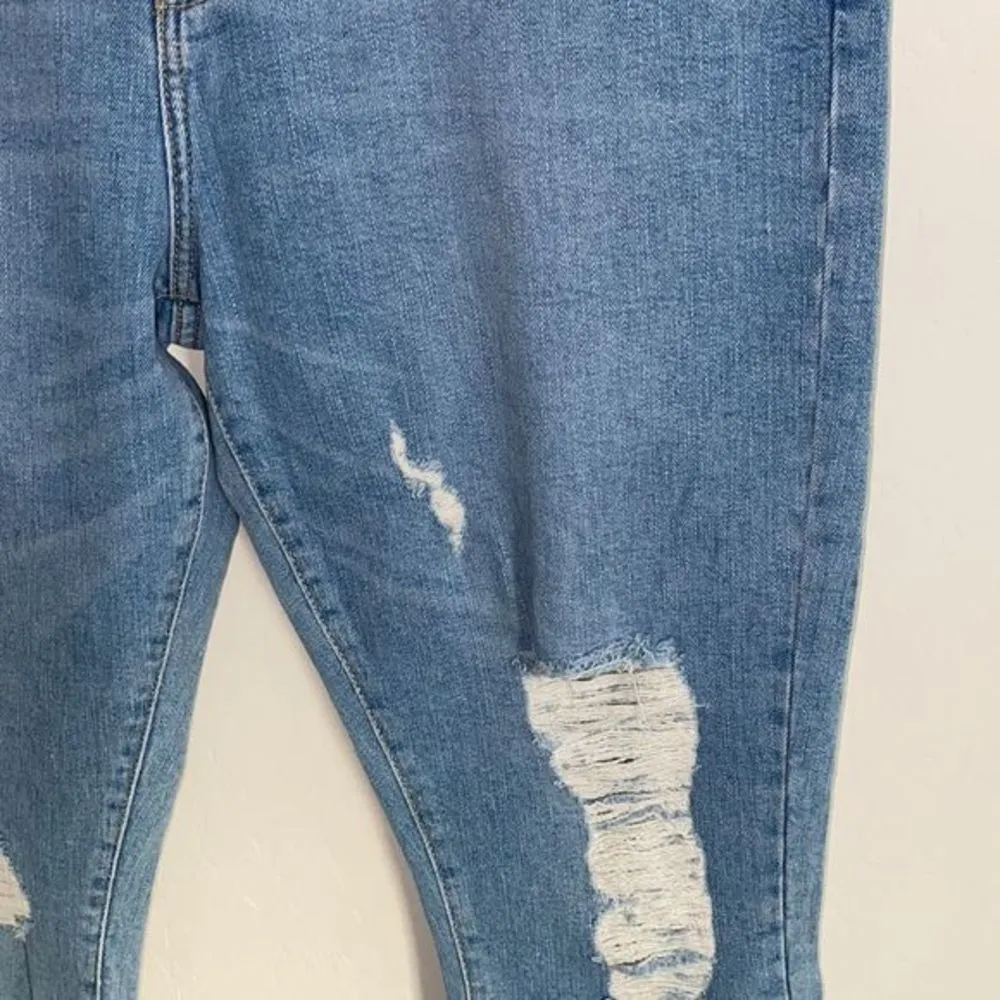 Forever 21  denim distressed‎ capris size 10 - Image 4
