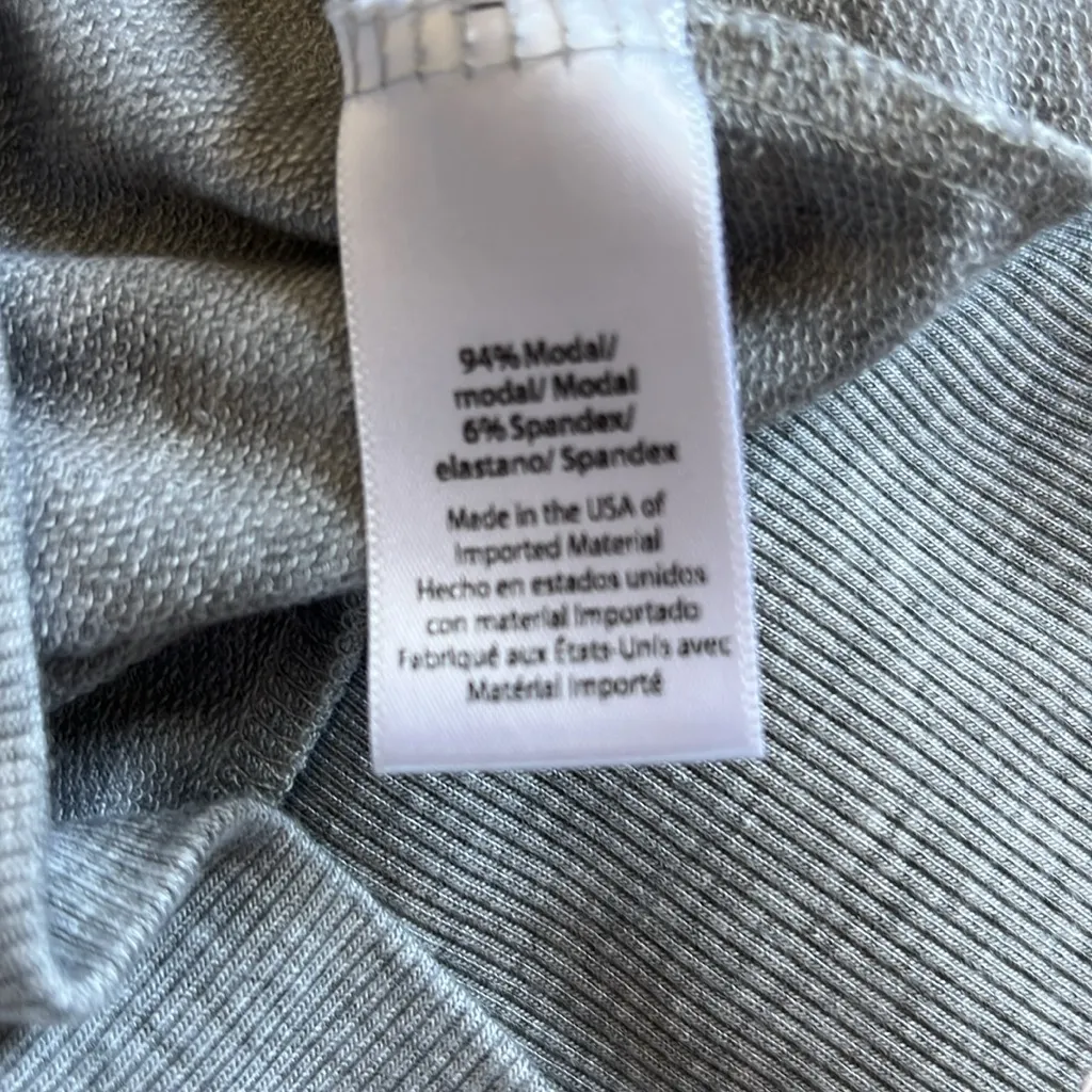 Beyond Yoga Gray Crewneck Sweater Lightweight Knit Size Small - Image 4